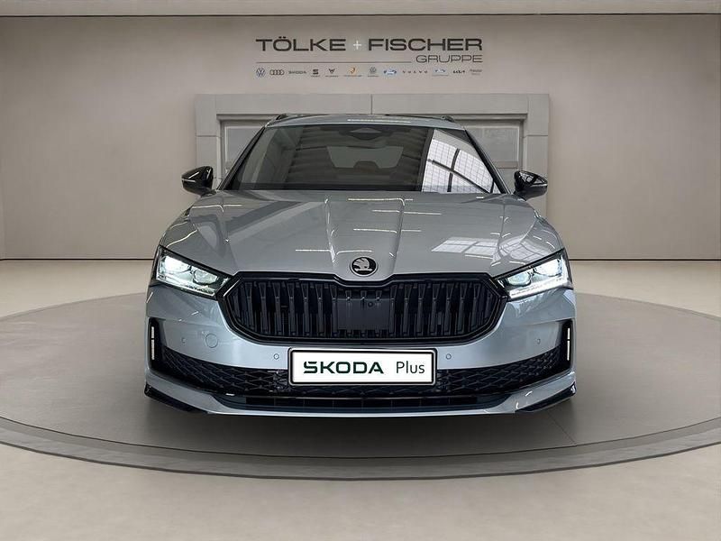 Neu Skoda Superb SportLine 193 PS (141 kW) 2025 Silber Kombi