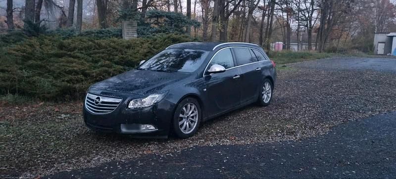 Gebraucht Opel Insignia 220 PS (161 kW) 2009 Schwarz Kombi