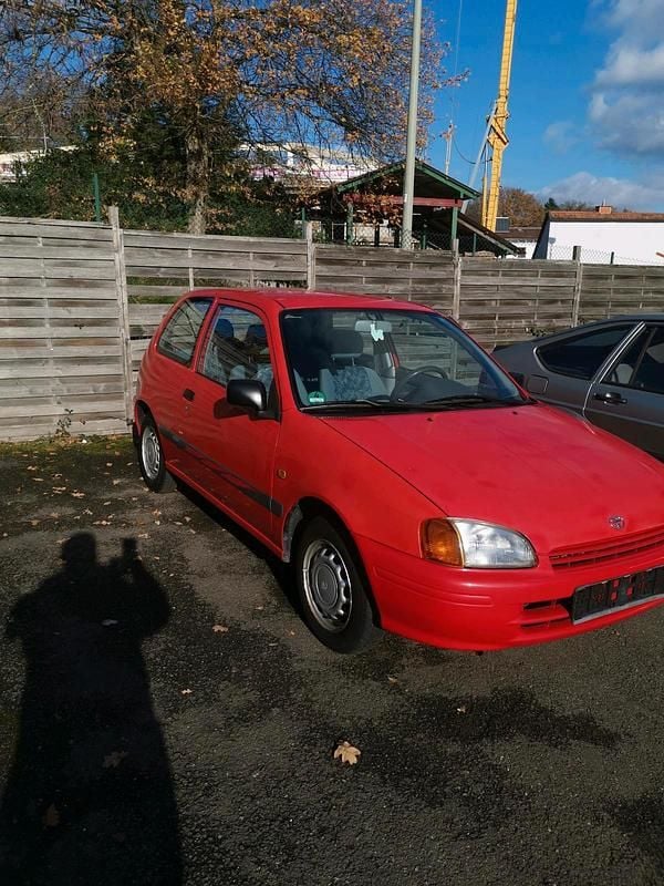 Rot Gebraucht 1997 Toyota Starlet Kleinwagen | 2.700 € (Fairer Preis) - Bild 1/4