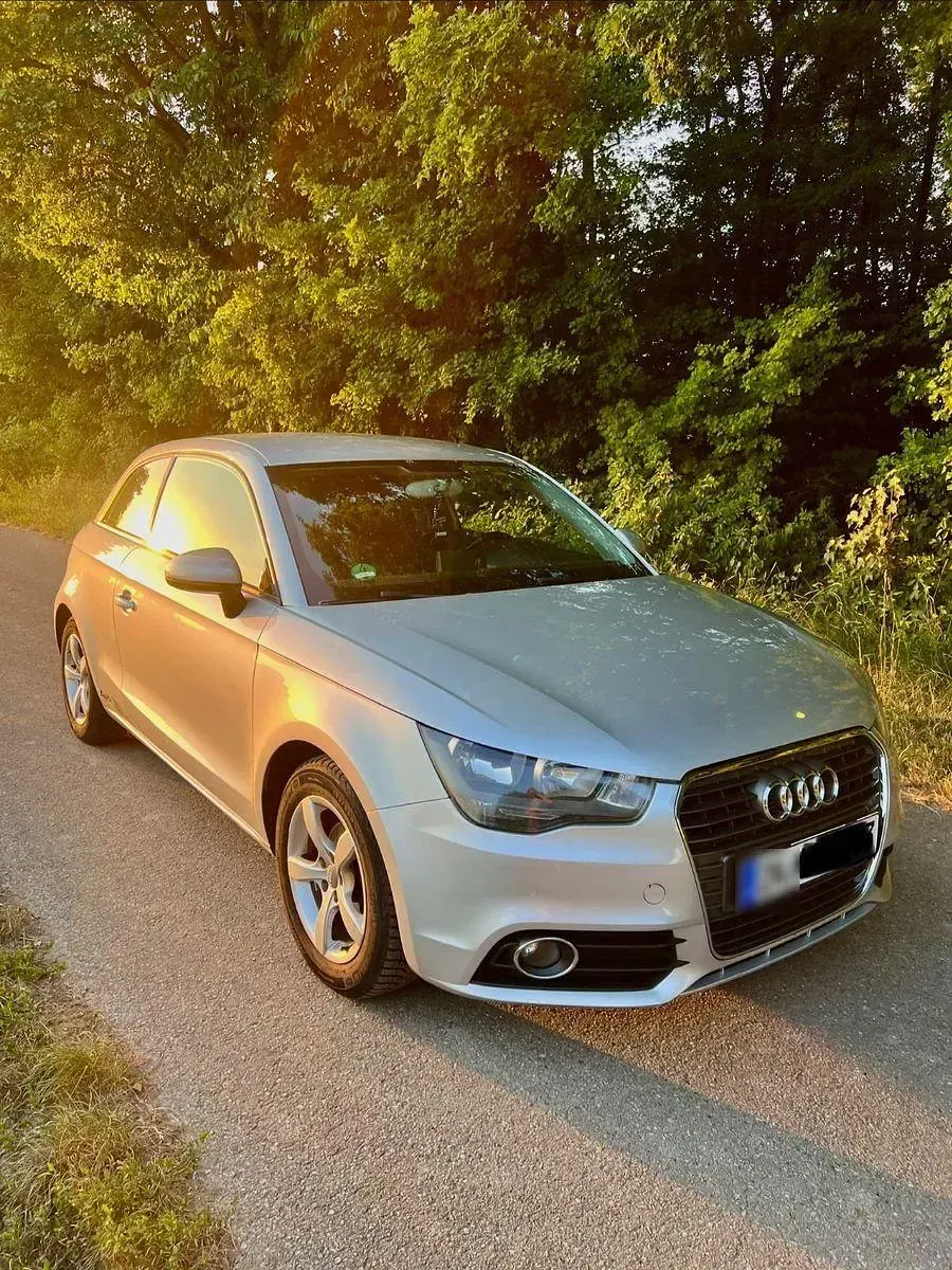 Gebraucht Audi A1 Attraction 86 PS (63 kW) 2010 Silber Kleinwagen