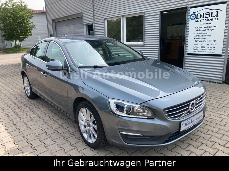 714 osmium grey / metallic Gebraucht 2017 Volvo S60 Momentum Limousine | 16.890 € (Fairer Preis) - Bild 1/4
