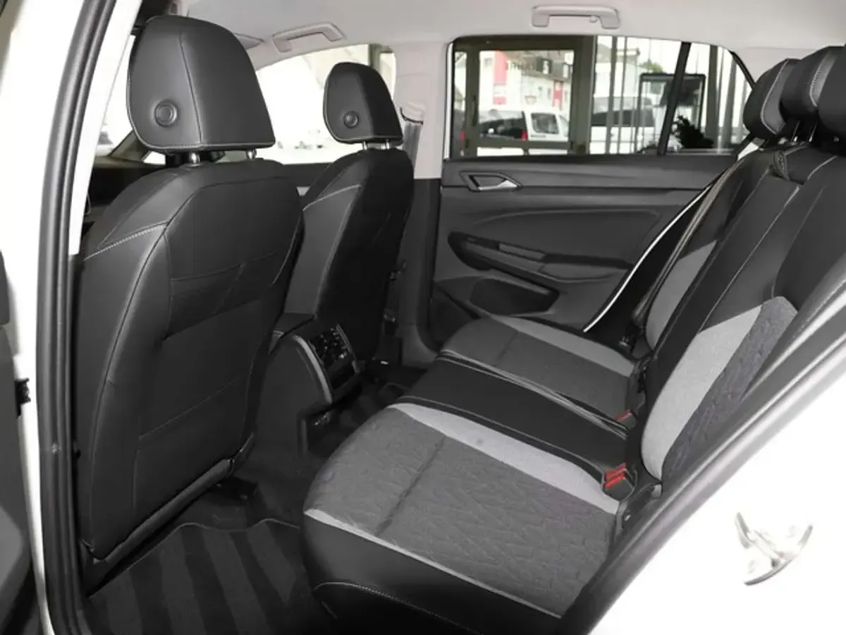 Gebraucht VW Golf VIII R 150 PS (110 kW) 2025 Purewhite Limousine