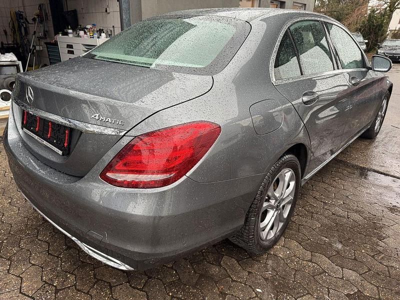 Gebraucht Mercedes C200 Avantgarde 184 PS (135 kW) 2018 Grau Limousine