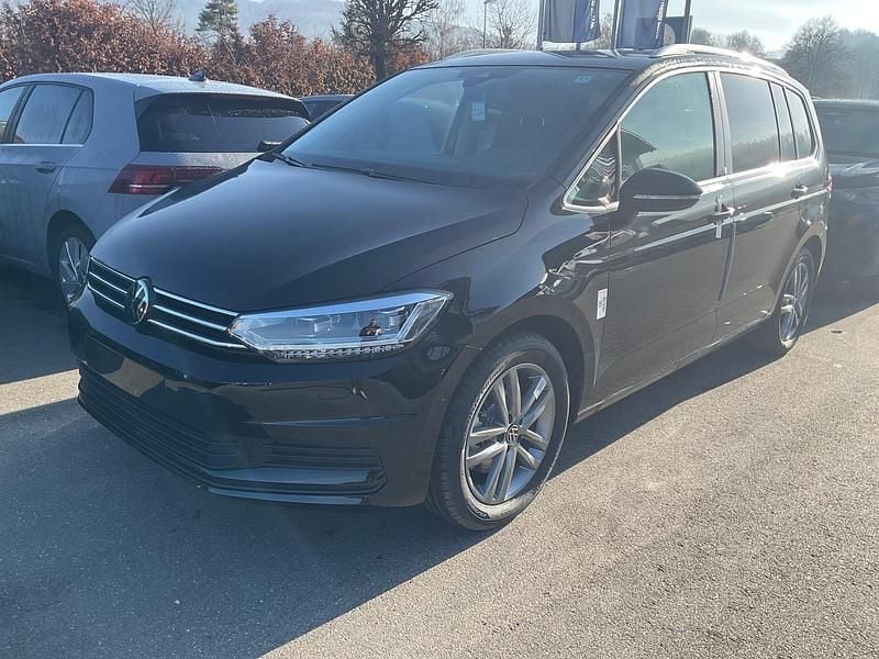 Neu VW Touran Comfortline 150 PS (110 kW) 2026 Grenadilla black metallic Van / Kleinbus
