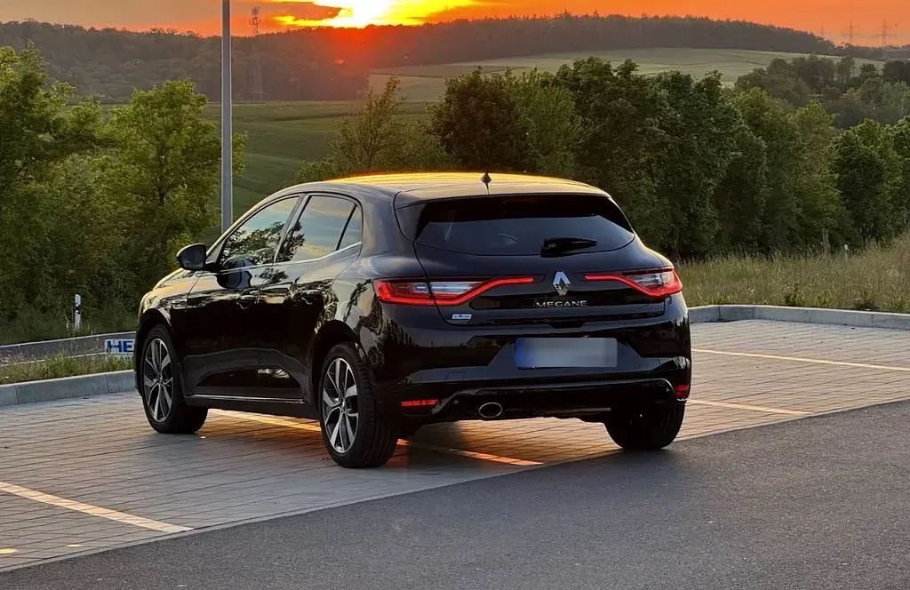 Gebraucht Renault Mégane Bose Edition 131 PS (96 kW) 2016 Schwarz Limousine
