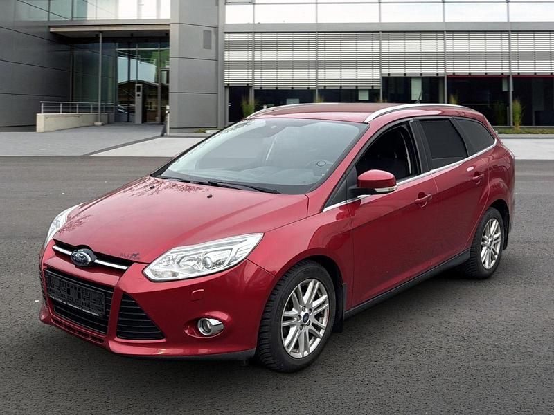 Gebraucht Ford Focus Titanium 125 PS (91 kW) 2012 Rot Kombi