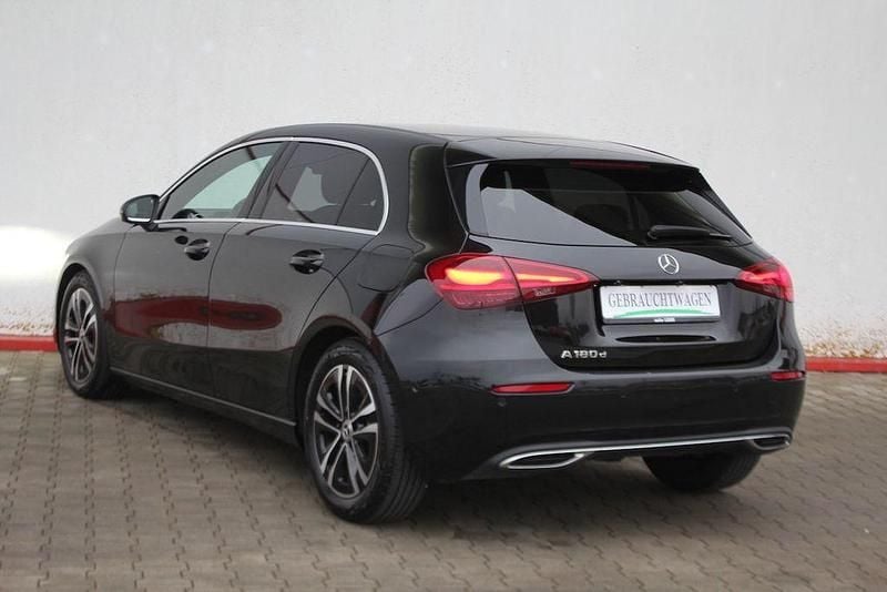 Gebraucht Mercedes A180 Progressive 116 PS (85 kW) 2025 191u kosmosschwarz metallic Limousine