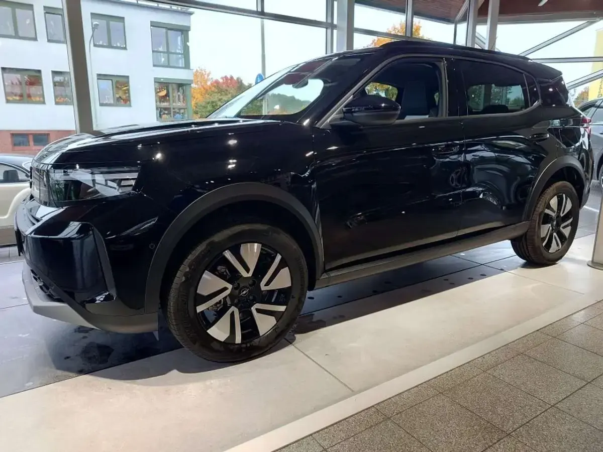 Neu Opel Frontera 136 PS (100 kW) 2026 Schwarz SUV