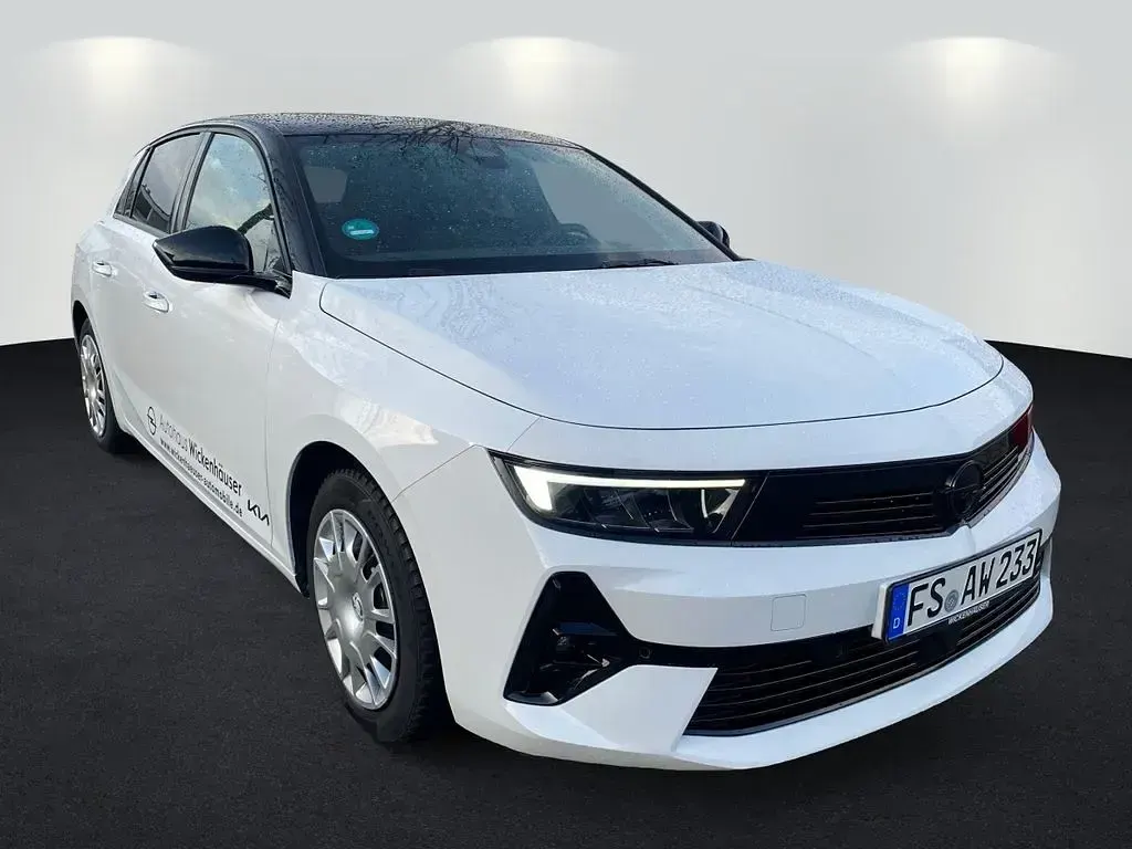 Second-hand Opel Astra Ultimate 131 CP (96 kW) 2024 Alb Berlinǎ