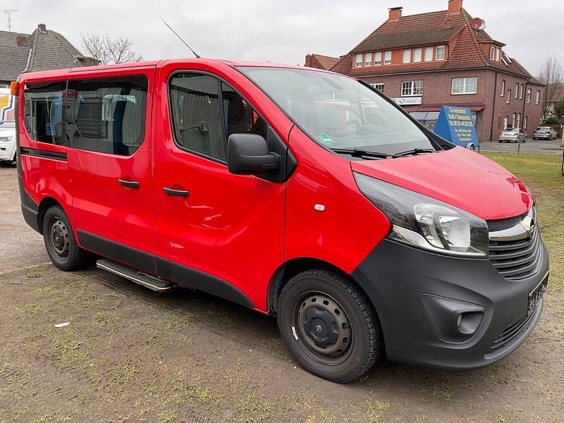 Gebraucht Opel Vivaro 90 PS (66 kW) 2015 Rot Van / Kleinbus