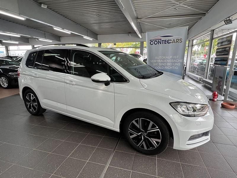 Pure white Gebraucht 2021 VW Touran Highline Van / Kleinbus | 28.999 € (Fairer Preis) - Bild 1/4