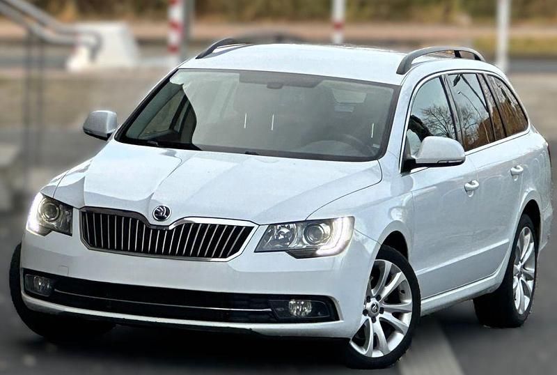 Weiß Gebraucht 2015 Skoda Superb Exclusive Kombi | 9.100 € (Fairer Preis) - Bild 1/4