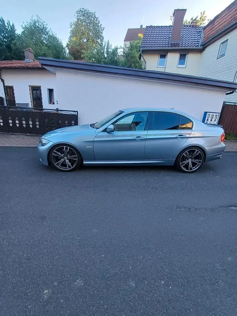 Gebraucht BMW 330 245 PS (180 kW) 2008 Silber Limousine
