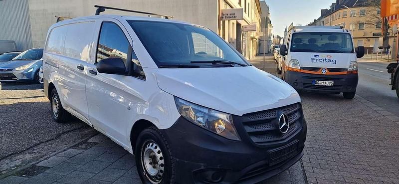 Weiß Gebraucht 2015 Mercedes Vito Van / Kleinbus | 6.599 € (Guter Preis) - Bild 1/4