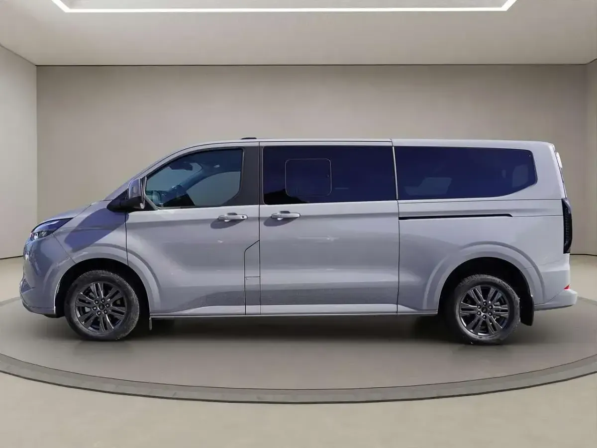 Neu Ford Tourneo Titanium 232 PS (170 kW) 2026 Grau Van / Kleinbus