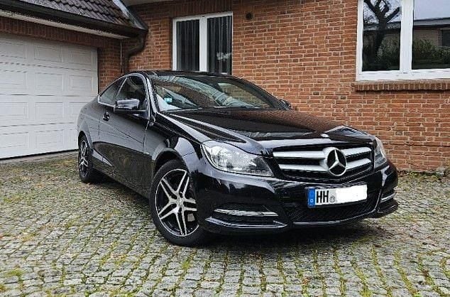 Schwarz Gebraucht 2012 Mercedes C220 Coupé | 11.750 € (Fairer Preis) - Bild 1/4
