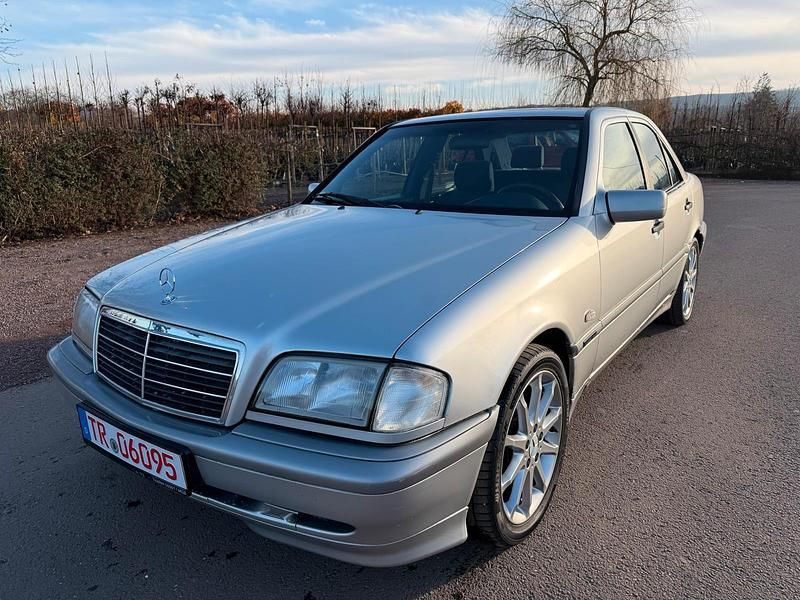 Gebraucht Mercedes C200 136 PS (100 kW) 2000 Silber Limousine
