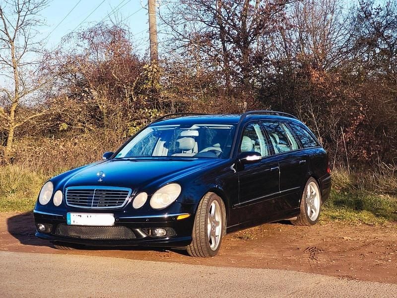 Schwarz Gebraucht 2005 Mercedes E320 Avantgarde Kombi | 6.200 € (Teuer) - Bild 1/4