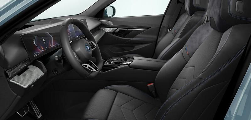 Gebraucht BMW 550e Comfort Edition 489 PS (359 kW) 2025 Grün Kombi