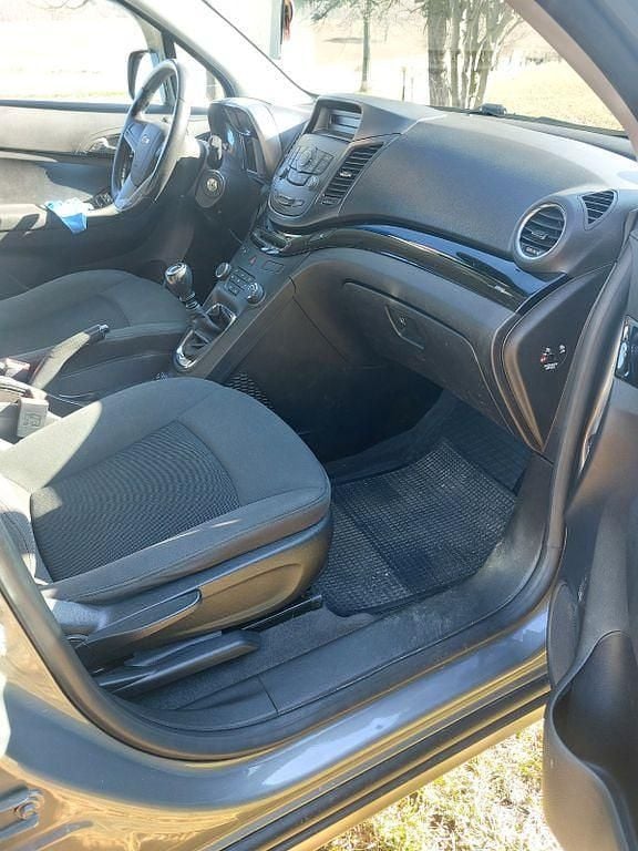 Gebraucht Chevrolet Orlando 141 PS (103 kW) 2011 Grau Van / Kleinbus