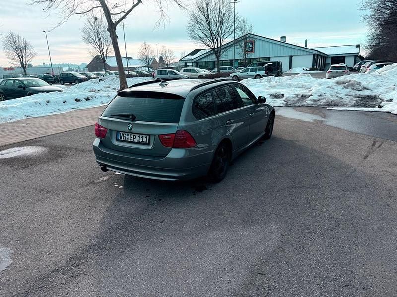 Gebraucht BMW 318 143 PS (105 kW) 2010 Grau Kombi