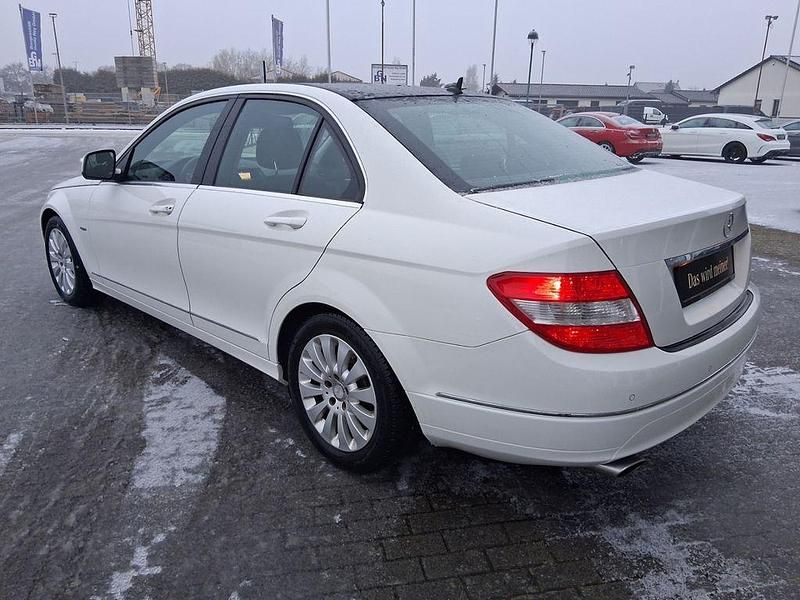 Gebraucht Mercedes C200 Elegance 184 PS (135 kW) 2008 Calcitweiss  unilack Limousine
