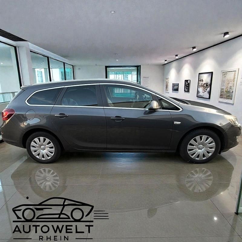 Gebraucht Opel Astra Innovation 179 PS (131 kW) 2012 Grau Kombi