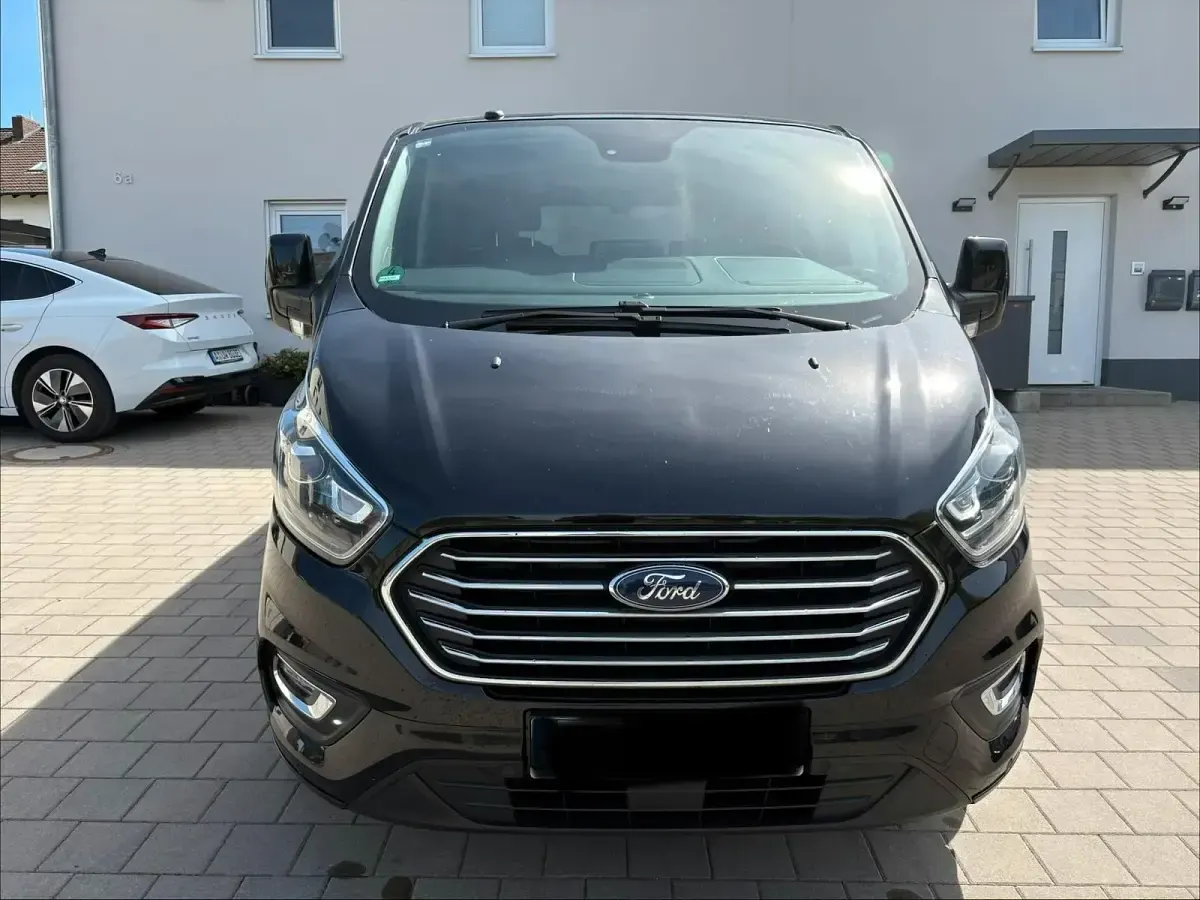 Gebraucht Ford Tourneo Titanium 170 PS (125 kW) 2018 Schwarz Van / Kleinbus