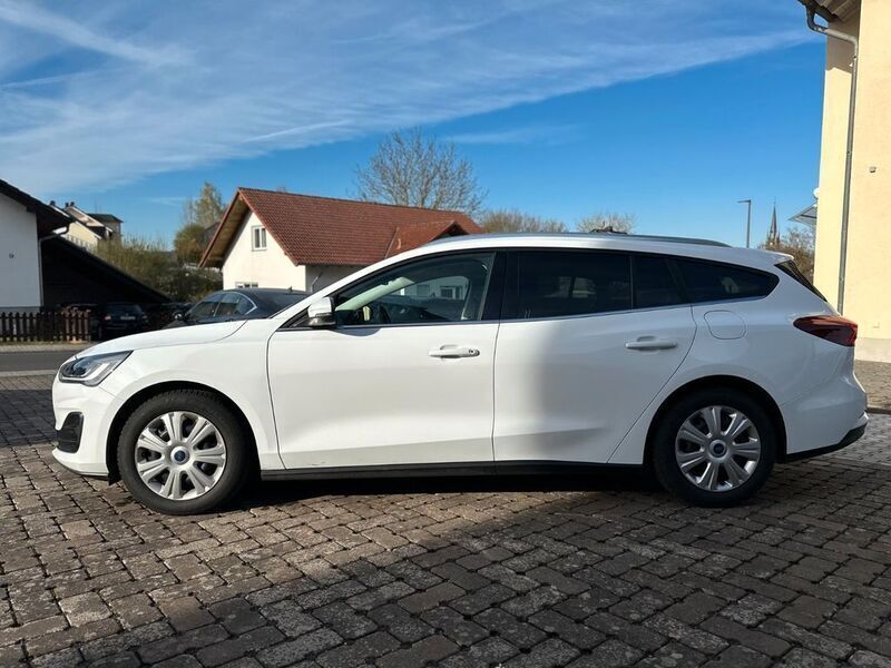 Gebraucht Ford Focus Titanium 120 PS (88 kW) 2023 Weiß Limousine