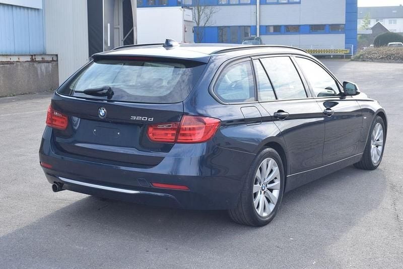 Gebraucht BMW 320 184 PS (135 kW) 2013 Blau Kombi