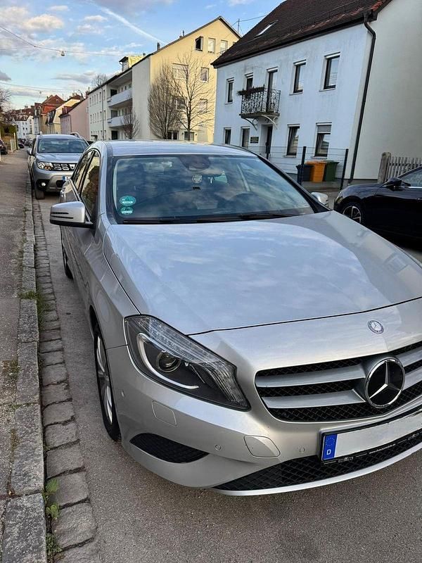 Gebraucht Mercedes A200 156 PS (114 kW) 2012 Silber Kleinwagen