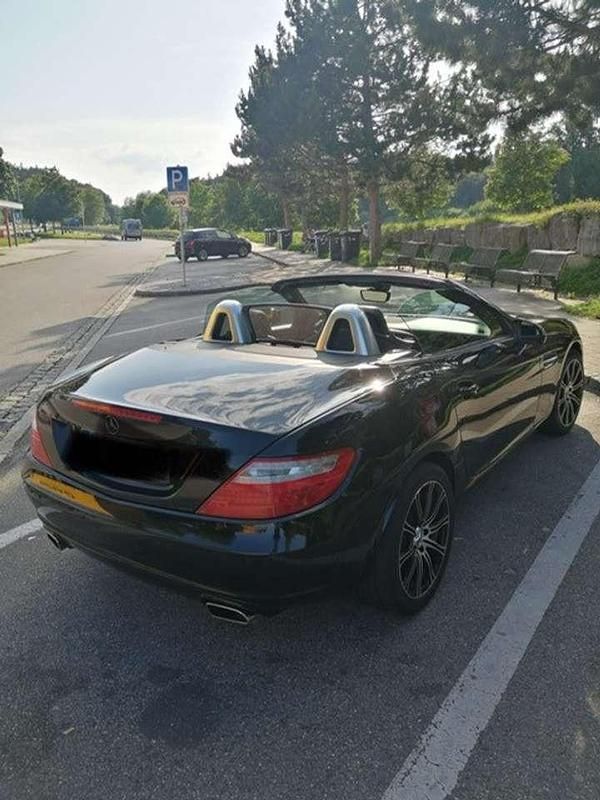 Gebraucht Mercedes SLK250 204 PS (150 kW) 2011 Schwarz Cabrio