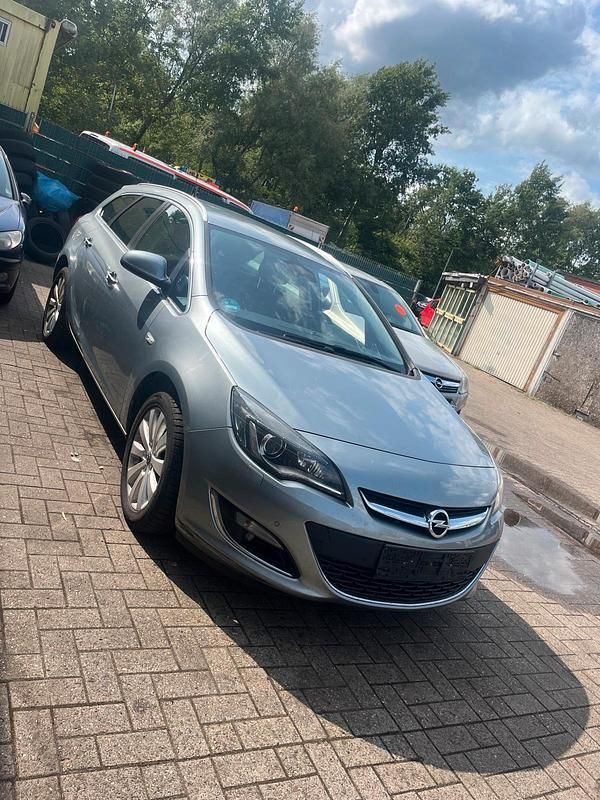Gebraucht 2012 Opel Astra Kombi | 990 € - Bild 1/4