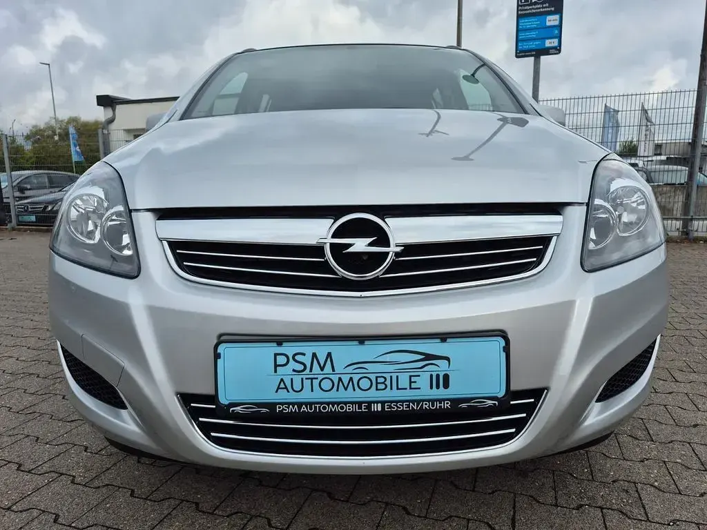 Gebraucht Opel Zafira Family 116 PS (85 kW) 2011 Silber Van / Kleinbus