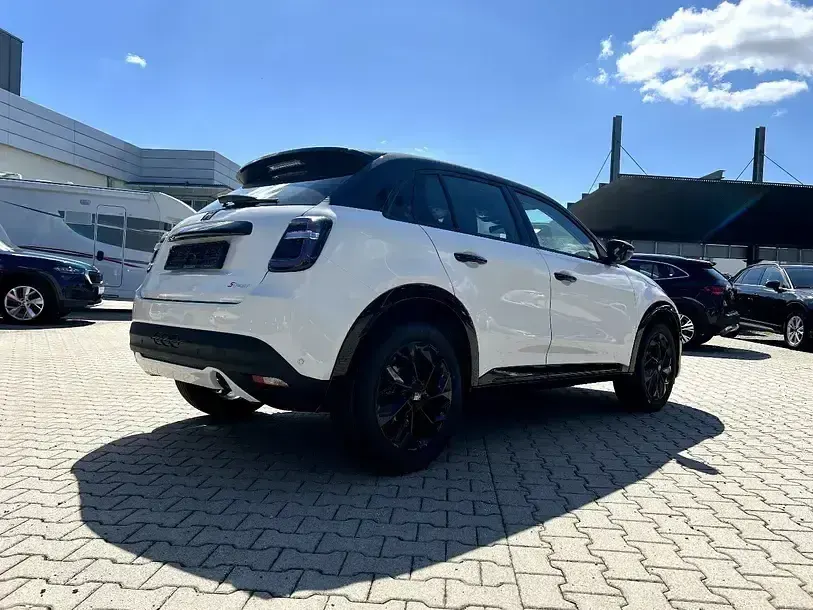 Neu Fiat 600 Street 101 PS (74 kW) 2025 Bicolore weiß / schwarz SUV