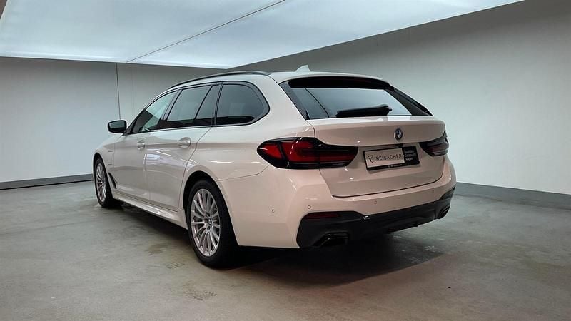 Gebraucht BMW 530e Shadowline 292 PS (214 kW) 2024 Alpinweiss 3 Kombi