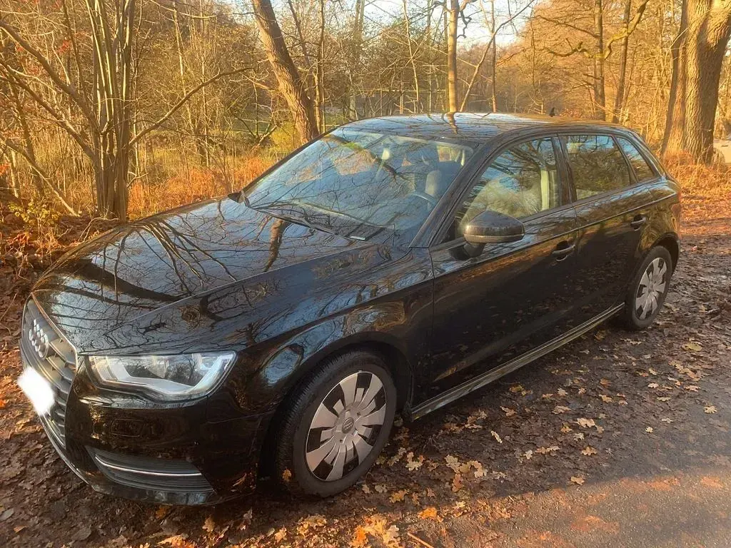 Second-hand Audi A3 Attraction 110 CP (80 kW) 2014 Negru Berlinǎ