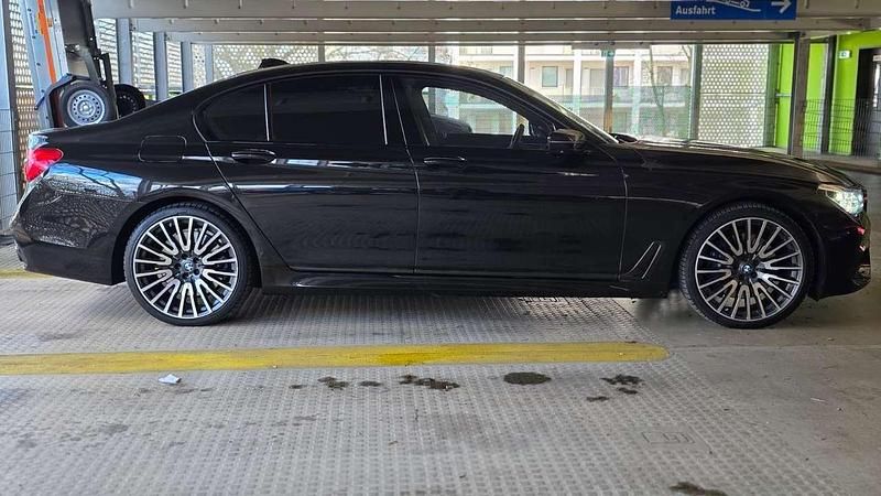 Gebraucht BMW 750 400 PS (294 kW) 2019 Limousine