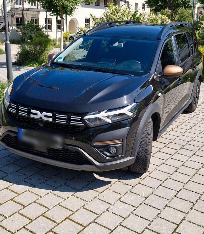 Schwarz Gebraucht 2023 Dacia Jogger Extreme Kombi | 16.900 € (Guter Preis) - Bild 1/4