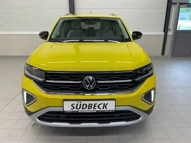 Gebraucht VW T-Cross Style 116 PS (85 kW) 2025 Grape yellow SUV