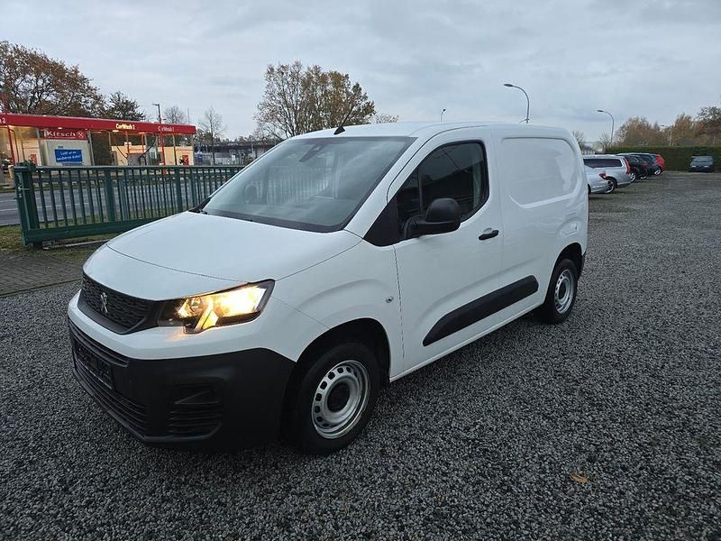 Weiß Gebraucht 2022 Peugeot Partner Premium Van | 12.950 € (Guter Preis) - Bild 1/4