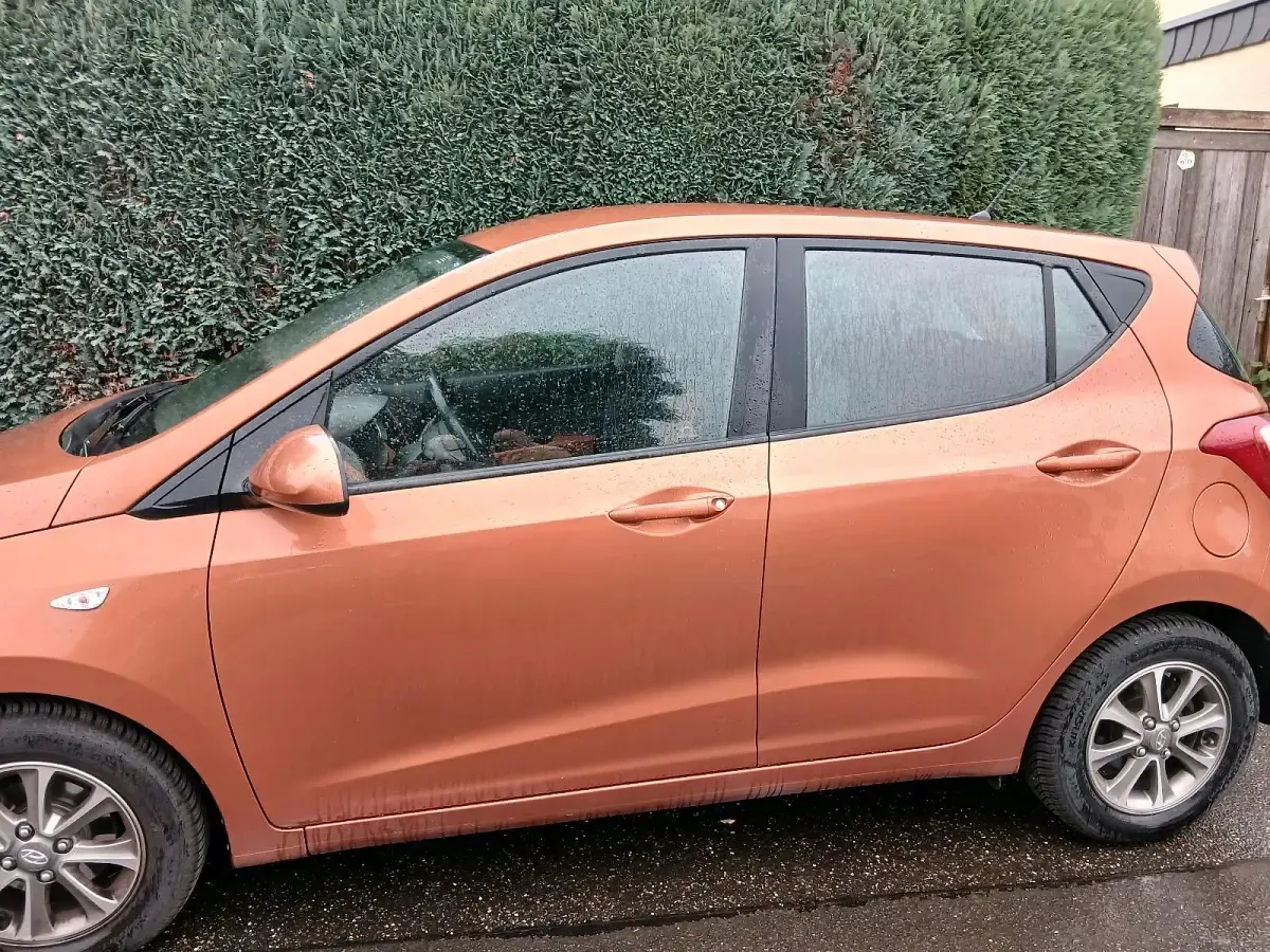 Gebraucht Hyundai i10 Edition 68 PS (50 kW) 2014 Orange Kleinwagen
