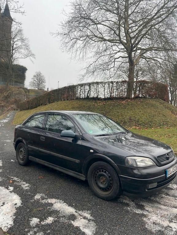 Gebraucht Opel Astra Edition 101 PS (74 kW) 2003 Schwarz Coupé