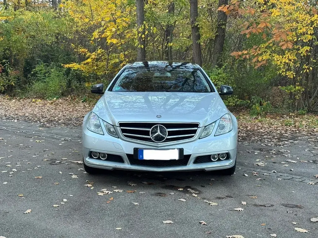 Używany Mercedes E250 204 KM (150 kW) 2009 Srebrny Coupe