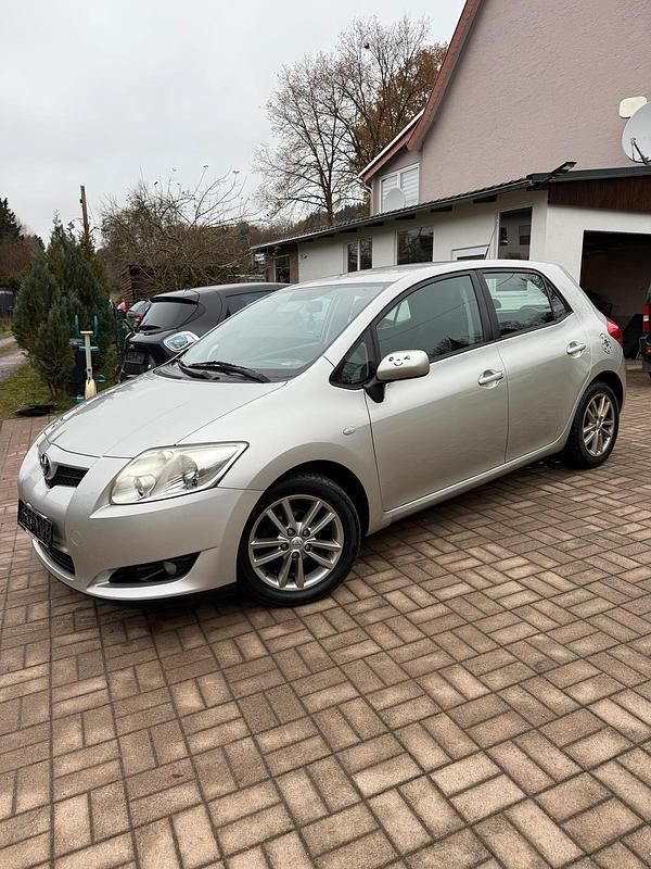 Grau Gebraucht 2010 Toyota Auris Limousine | 3.990 € (Guter Preis) - Bild 1/4