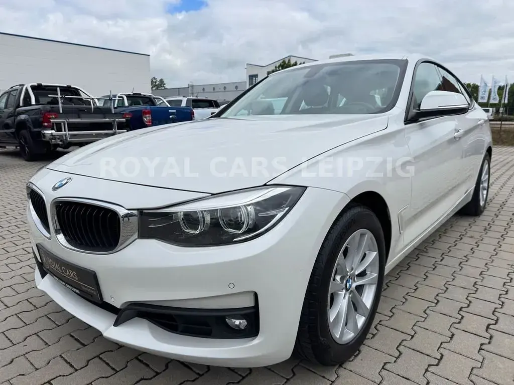 Gebraucht BMW 325 Sport Line 224 PS (164 kW) 2017 Weiß Limousine