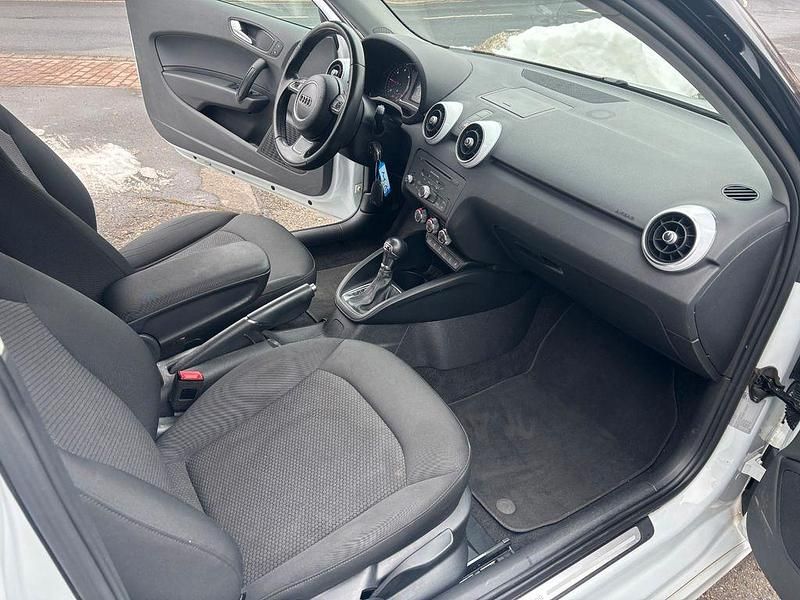 Gebraucht Audi A1 Attraction 90 PS (66 kW) 2014 Weiß Kleinwagen