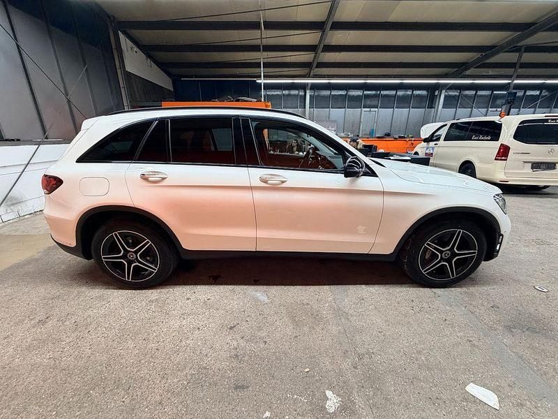 Gebraucht Mercedes GLC200 AMG line 197 PS (144 kW) 2020 Weiß SUV