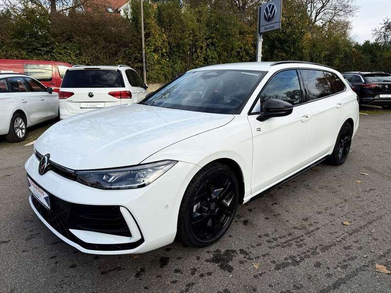 Weiß Gebraucht 2024 VW Passat R-line Kombi | 49.887 € (Teuer) - Bild 1/4