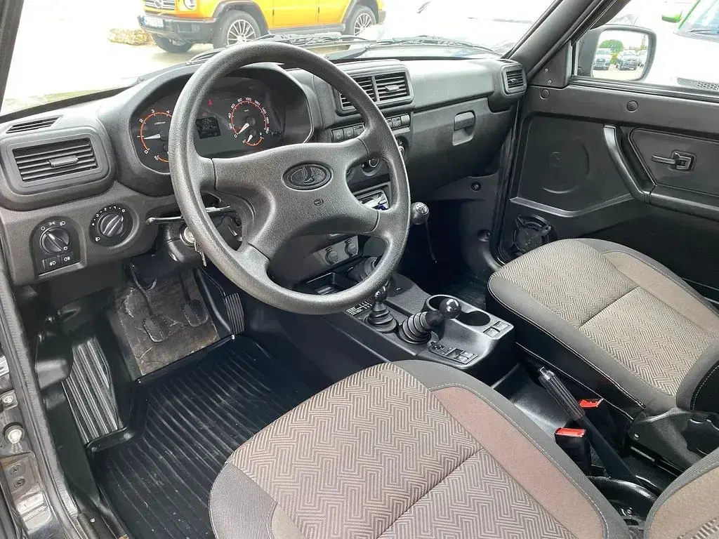 Używany Lada Urban 83 KM (61 kW) 2021 Czarny